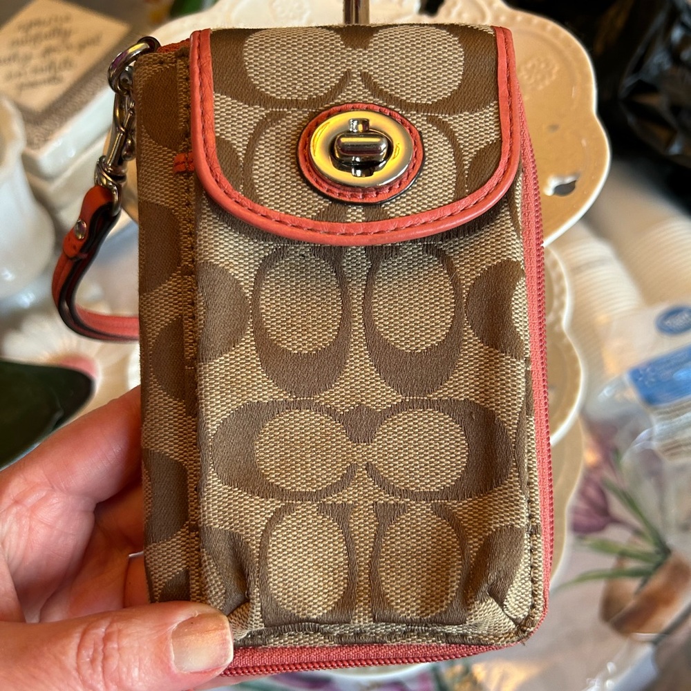 Coach Park Signature Zip Wristlet Tan Peach Like New